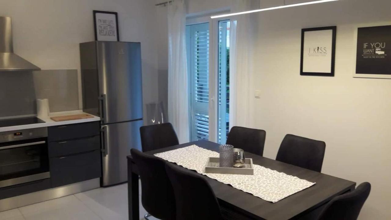 Apartman Ivana Podgora Exterior foto